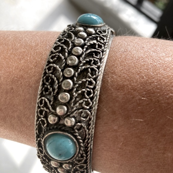 Vintage Tibetan silver bangel - Picture 2 of 3